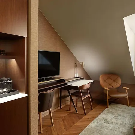 Konsulat Hotel, Curio Collection By Hilton