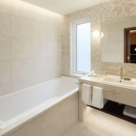Konsulat Hotel, Curio Collection By Hilton