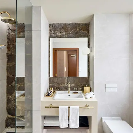 Konsulat Hotel, Curio Collection By Hilton Hotel